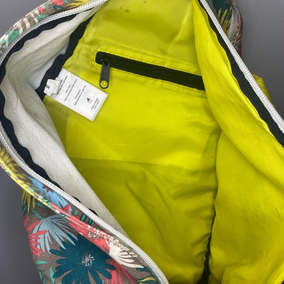 KAVU Rope Sling Bag 🌟 - Picture 4 of 5